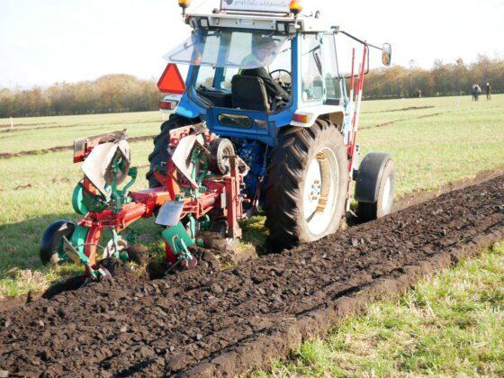 Veteranerne sætter erfaringen i spil ved DM i pløjning 2024