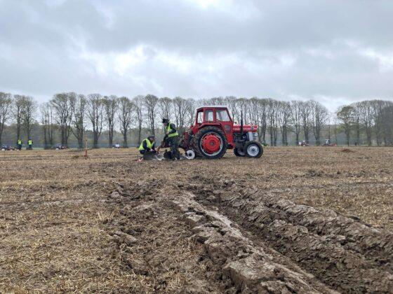 Unge deltagere valfarter til DM i pløjning