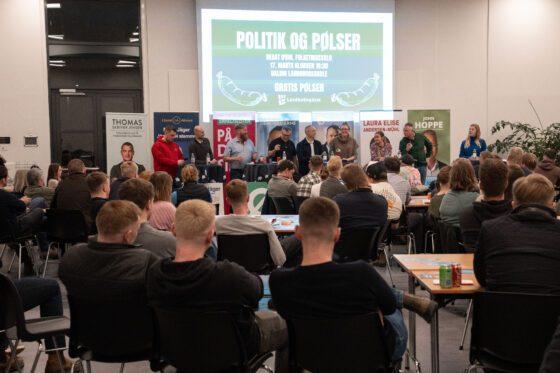 Unge over hele landet griller politikere og pølser