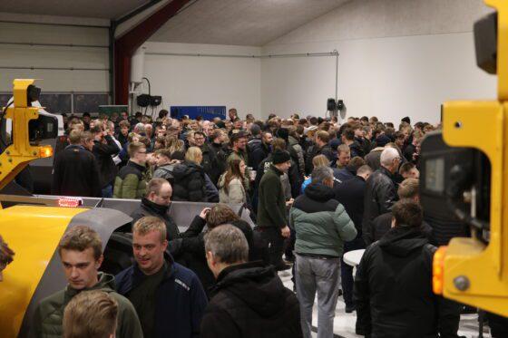 Maskiner og frankfurtere trak over tusind gæster til Thorup